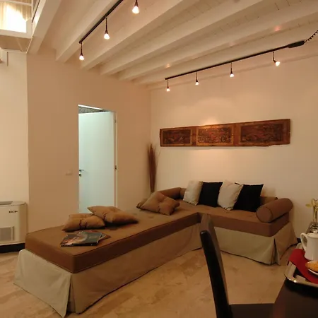 Ucciardhome Отель