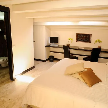 Ucciardhome Hotel 4*