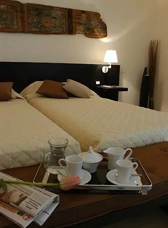 Ucciardhome Hotel